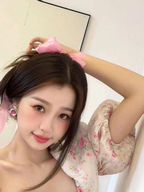 一个女生拍的吃瓜视频,揭秘女生吃瓜视频背后的趣味瞬间