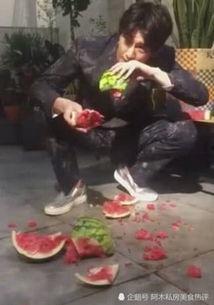 新沂老二吃瓜事件视频,一场网络热议的真相揭秘